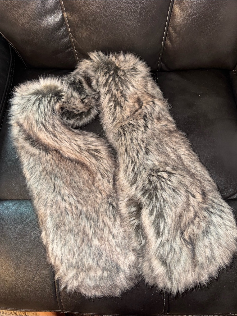 Max studio Lux Faux Fur Throw Scarf in Gray